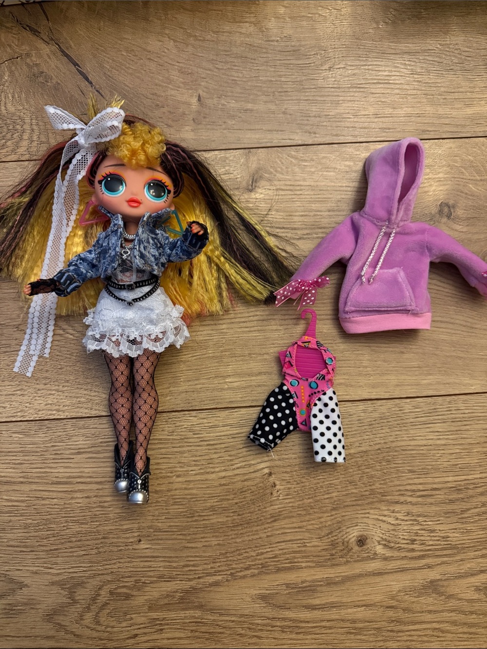 L.O.L. Surprise! OMG “Remix Pop B.B doll with Yellow & Black Hair